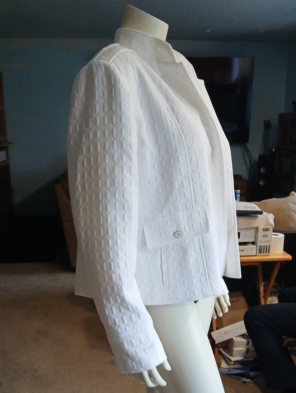 NWT Liz Claiborne Cropped Textured White Bkazer Nice White Buttons Size 14